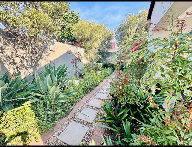 2 BEDROOM FLAT FOR SALE IN MAROELADAL